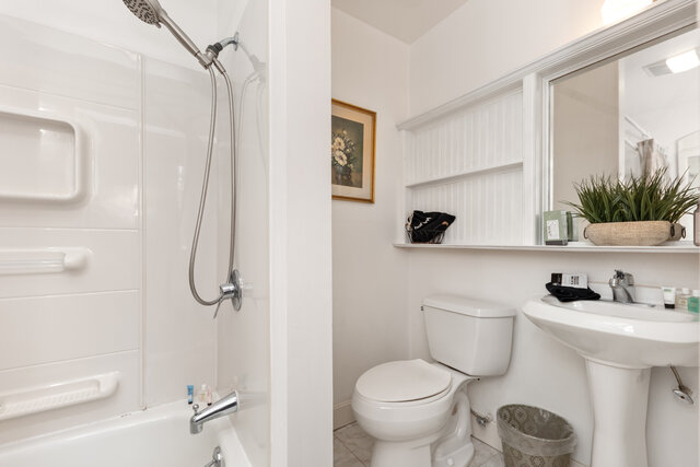 Image 6 for Guesthouse Room 8 - 2nd Floor