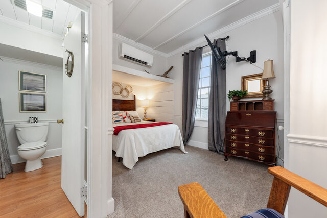 Image 4 for Captain's Quarters Room 6 - 2nd Floor