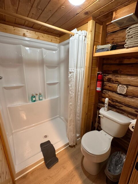 Image 2 for Peterson Cabin