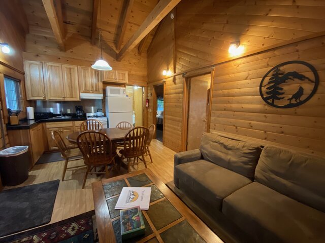 Image 4 for Wolf’s Den Cabin