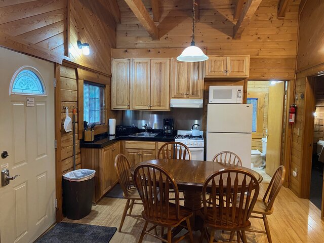 Image 3 for Wolf’s Den Cabin