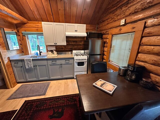 Image 3 for Peterson Cabin