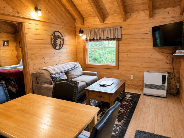 Image 4 for Wolf’s Den Cabin
