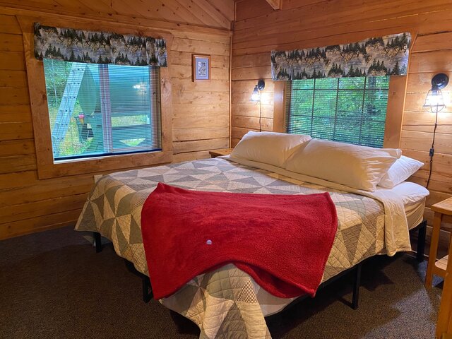 Image 2 for Wolf’s Den Cabin