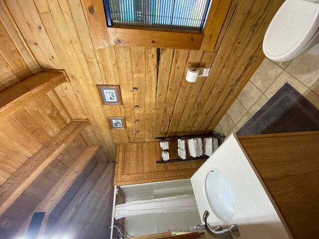 Image 8 for Wolf’s Den Cabin