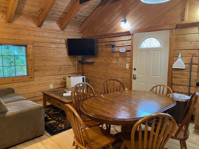 Image 6 for Wolf’s Den Cabin