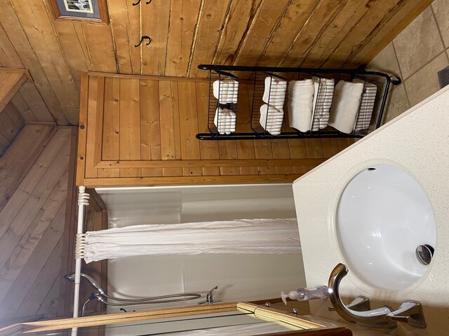 Image 9 for Wolf’s Den Cabin