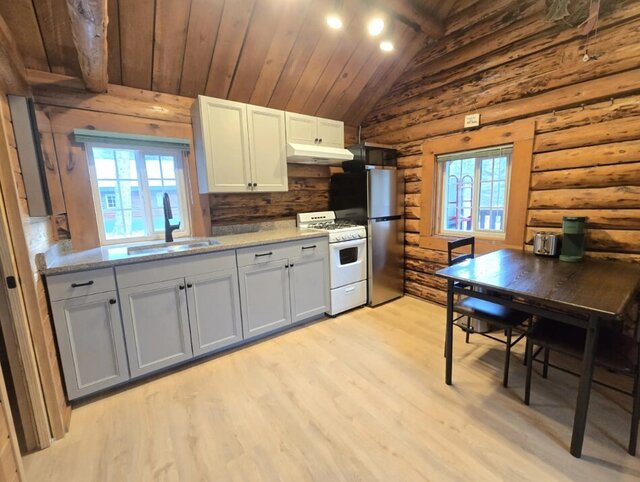 Image 4 for Peterson Cabin