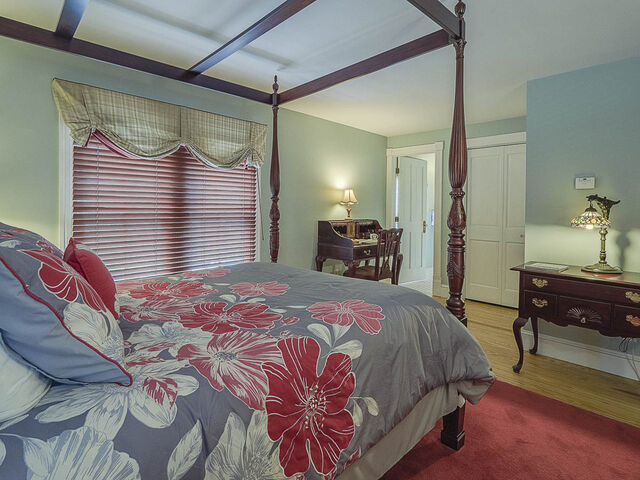 Image 2 for #7 Country Splendor (Queen opens to veranda)