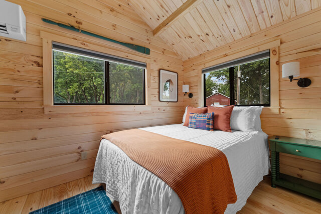 Image 4 for R01. Eagle's Perch Cabin (4)