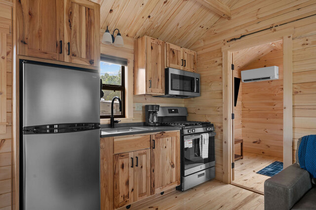 Image 9 for R01. Eagle's Perch Cabin (4)