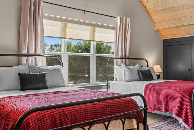 Image 2 for D2. Rivermark Lodge (8)