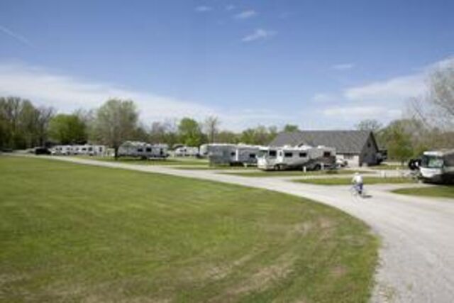 Image 12 for 32) Front-Row Pull-Thru Site #32