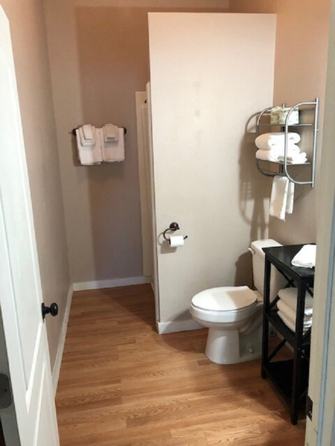 Image 7 for Lakefront Cabins with No Loft