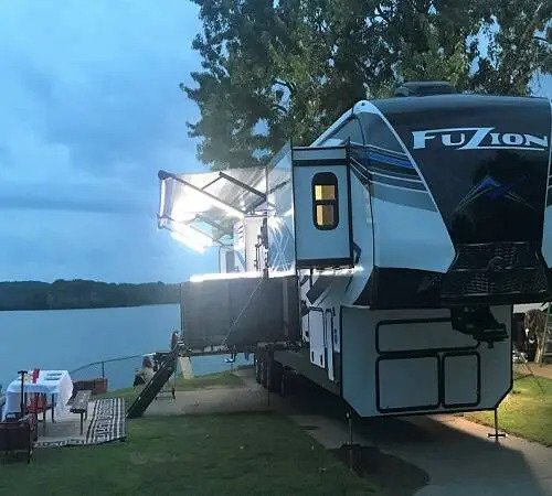 Image 2 for Lakefront RV Sites