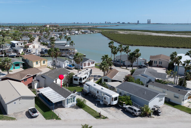 Image 14 for Clam's Cottage with Jacuzzi @ LIV Resort