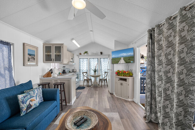 Image 1 for Clam's Cottage with Jacuzzi @ LIV Resort