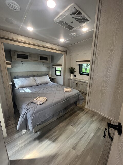 Image 3 for RV Deluxe 2 Bedroom Rental