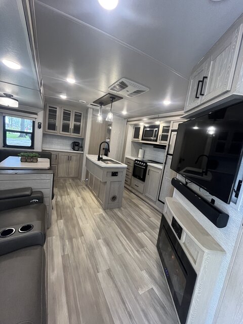 Image 7 for RV Deluxe 2 Bedroom Rental