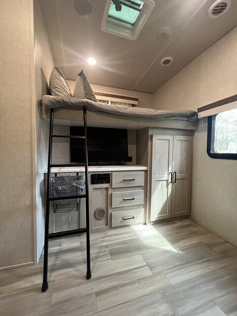 Image 11 for RV Deluxe 2 Bedroom Rental