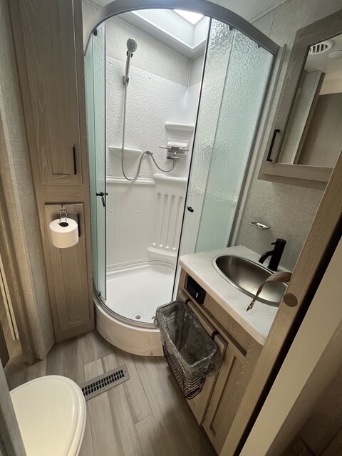 Image 5 for RV Deluxe 2 Bedroom Rental