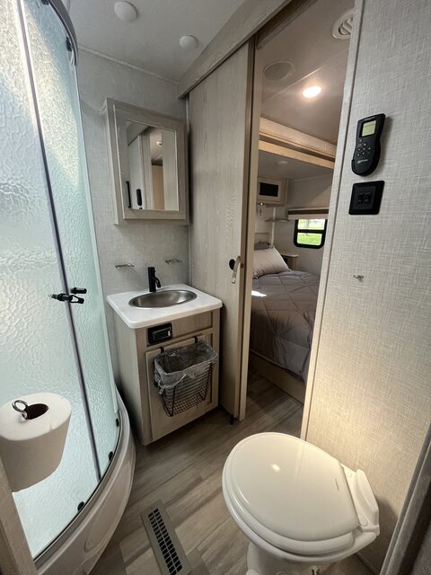 Image 6 for RV Deluxe 2 Bedroom Rental