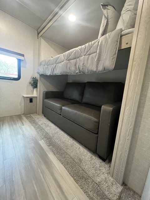 Image 10 for RV Deluxe 2 Bedroom Rental