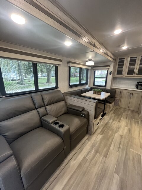 Image 8 for RV Deluxe 2 Bedroom Rental