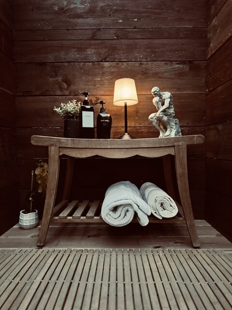 Image 11 for The King Suite