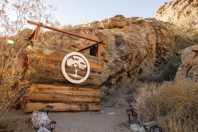 Image 2 for Queen Suite