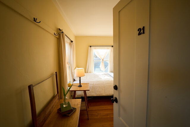 Image 7 for 21) Corner Double Ocean