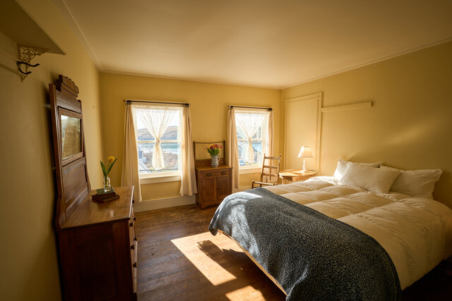 Image 1 for 18) Queen Ocean