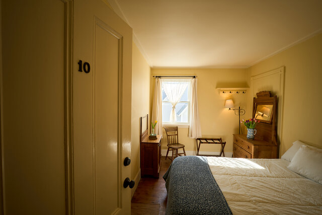 Image 1 for 10) Double Single Ocean Premium