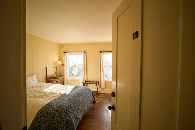 Image 3 for 19) Queen Ocean