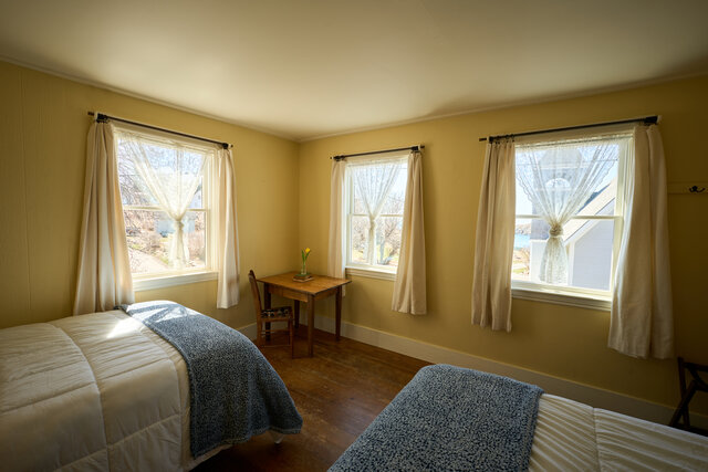 Image 1 for 11) Corner Double Ocean