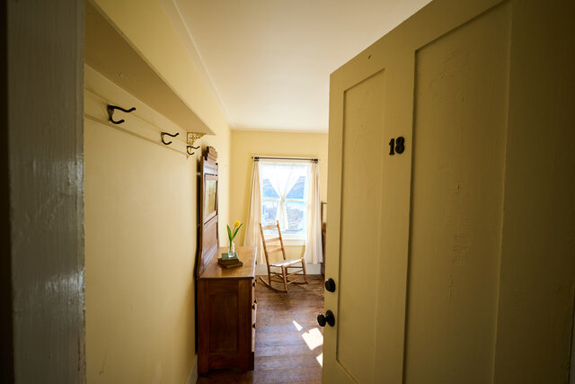 Image 5 for 18) Queen Ocean