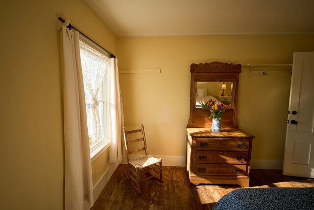 Image 2 for 19) Queen Ocean