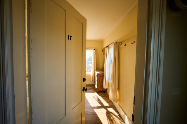 Image 3 for 17) Corner Queen Ocean