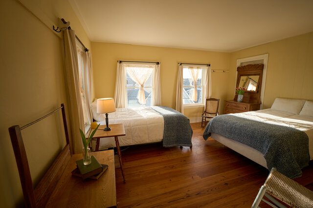 Image 1 for 21) Corner Double Ocean