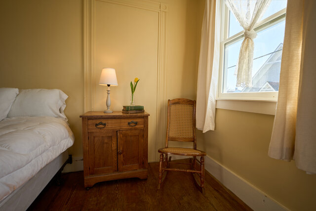 Image 1 for 07) Corner Queen Ocean