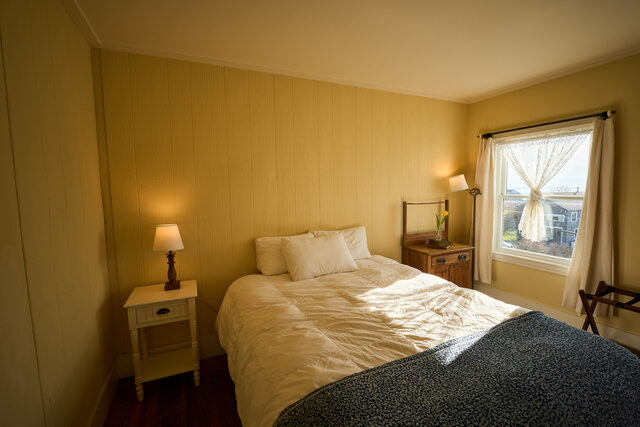 Image 1 for 19) Queen Ocean