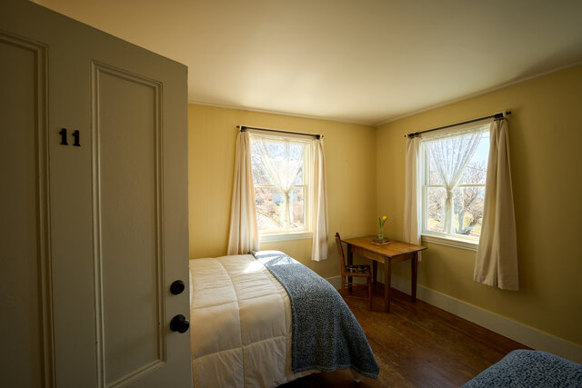 Image 2 for 11) Corner Double Ocean