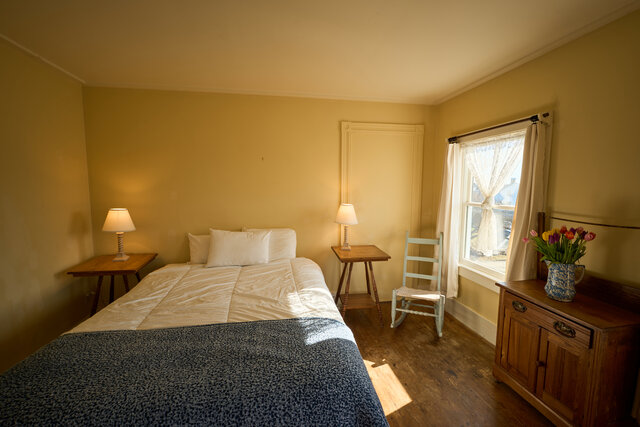 Image 4 for 17) Corner Queen Ocean