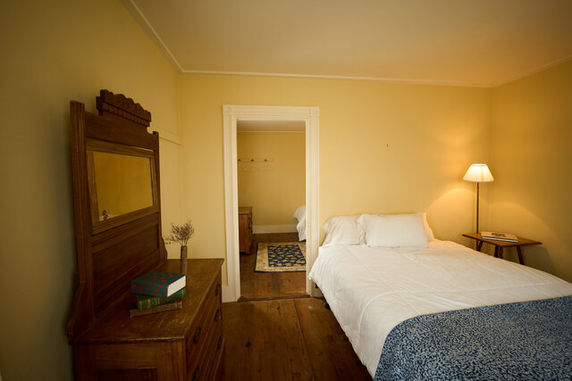 Image 2 for 16) Corner Jumbo Room