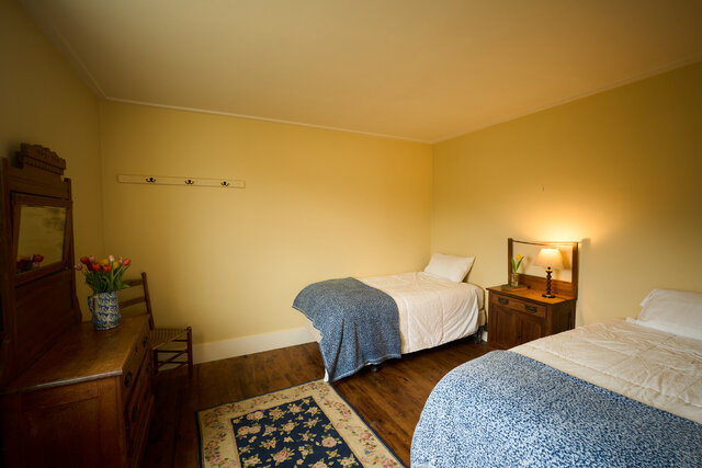 Image 3 for 16) Corner Jumbo Room