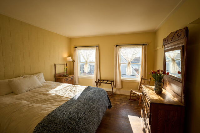 Image 4 for 19) Queen Ocean