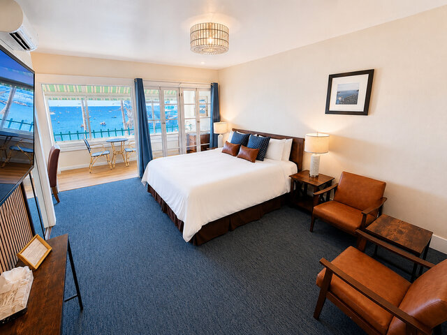 Image 2 for 01) Oceanfront Suite One