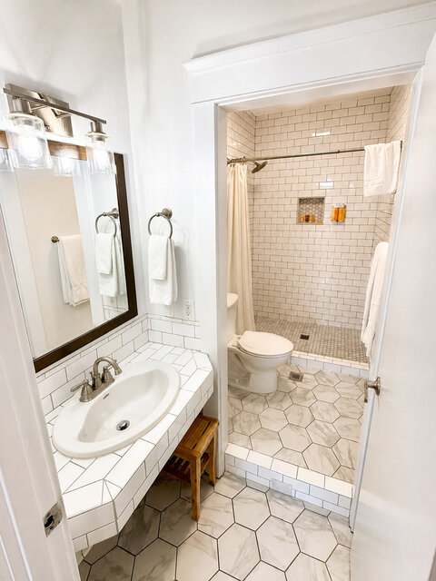 Image 4 for 06) Deluxe Queen Twin Room