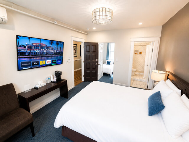 Image 1 for 08) Deluxe Queen Twin Room