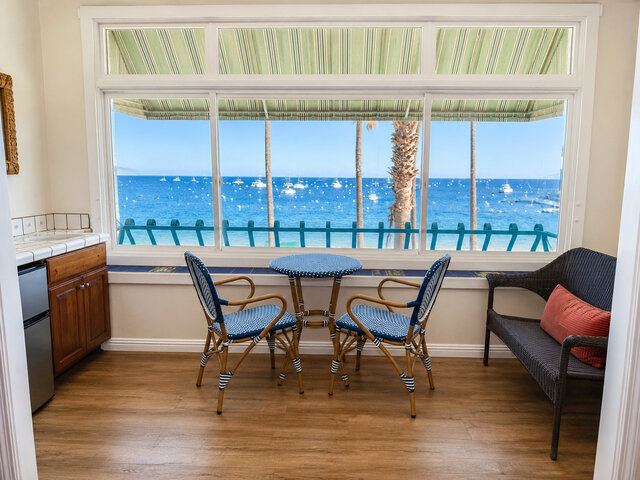 Image 2 for 02) Oceanfront Suite Two